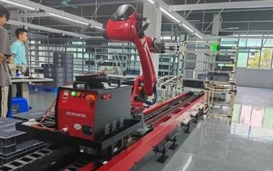 全國首個！花都區(qū)新型工業(yè)化數(shù)字服務(wù)中心投入運(yùn)行，智能機(jī)器人銷售成亮點